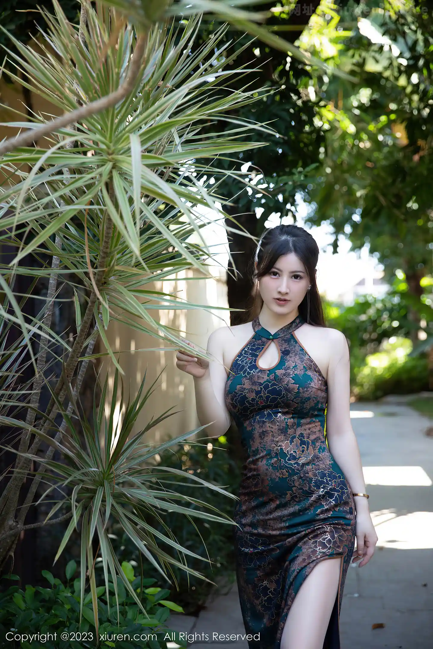 图片[5]-[XiuRen秀人网]VOL.7807 模特诗诗kiki性感暗花色旗袍露黑色蕾丝内衣秀惹火身材诱惑写真85P-秀人网官方网站